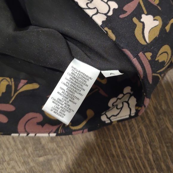 Loft paisley printed pencil skirt, form fitting, zippered closure - size 2 - Picture 10 of 10